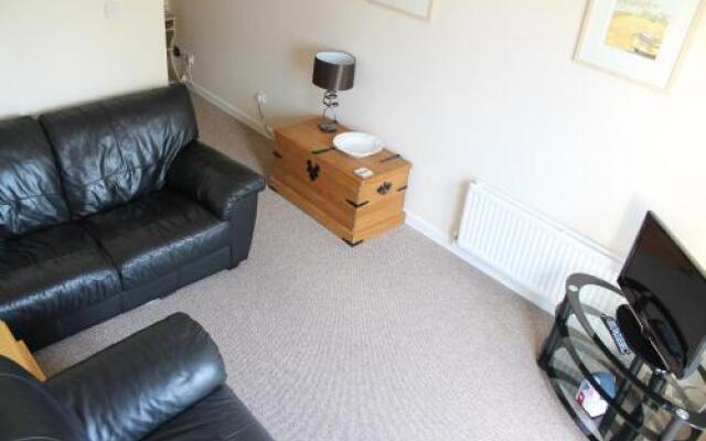 Number 6 Braeside Mews
