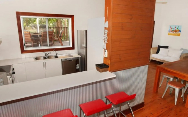 Mayfield 23 Holiday House