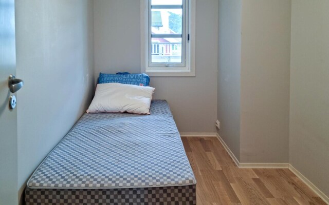 Amazing Home in Spangereid With Wifi and 5 Bedrooms