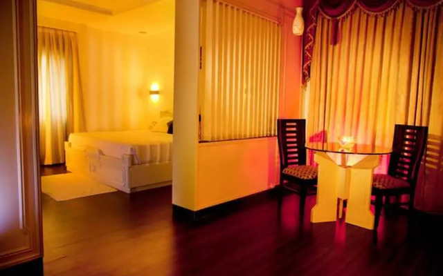 Hotel Sheela Towers