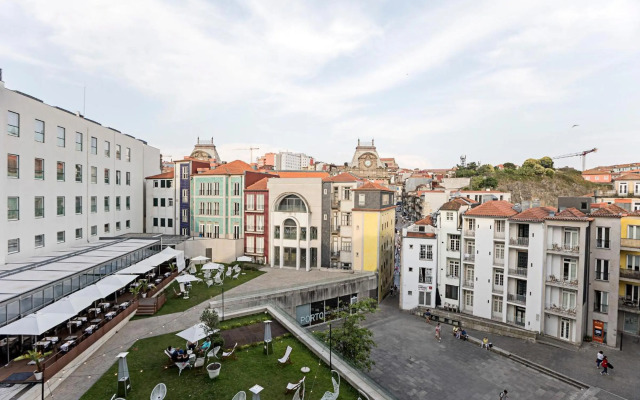 Palácio das Cardosas Studio by LovelyStay