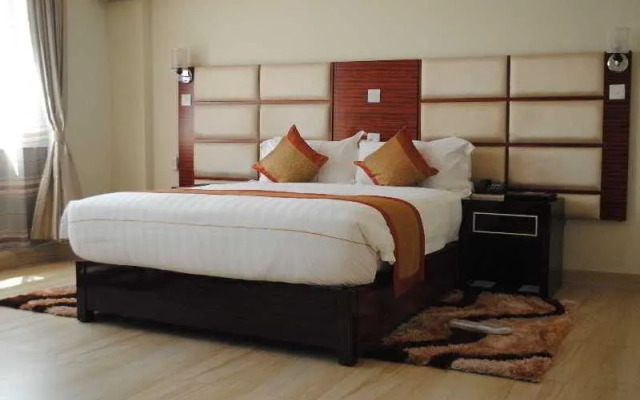 Tiffany Diamond Hotel Indira Gandhi Street