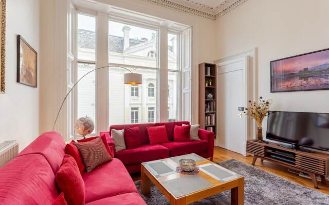 2 Bedroom Flat in Central Edinburgh