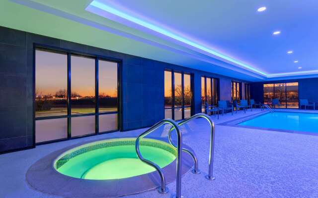 La Quinta Inn & Suites by Wyndham St Louis Route 66