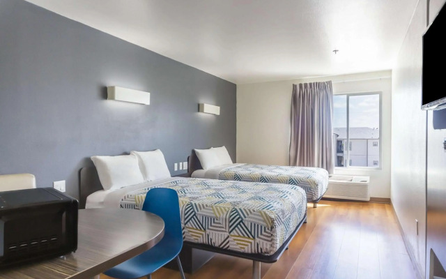 Motel 6 Laredo, TX - Airport