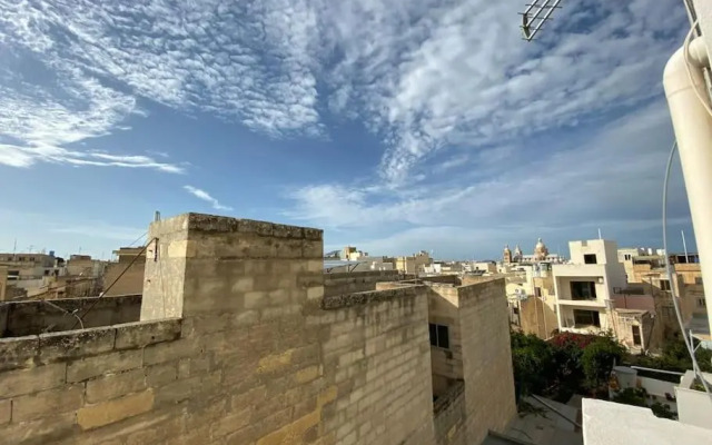 May Flower: Modern Flat close to Airport/Bus Stops