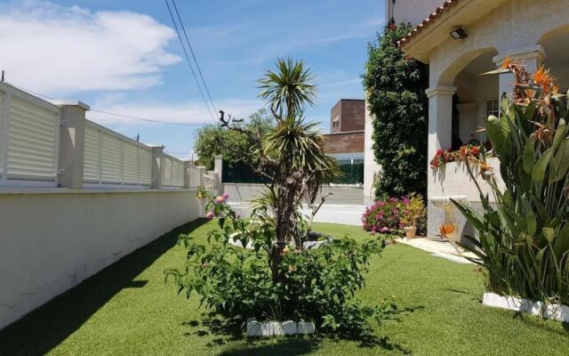 Casa Fragata con Jardin y Vista Mar - 102D