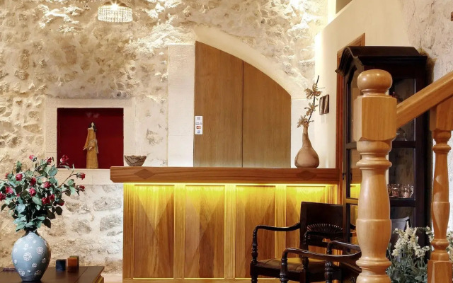 Leo Hotel