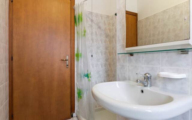 Spacious Apartment With Garden