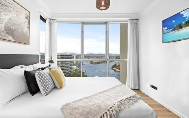 Chevron With 3beds and own Carpark Within Tower3