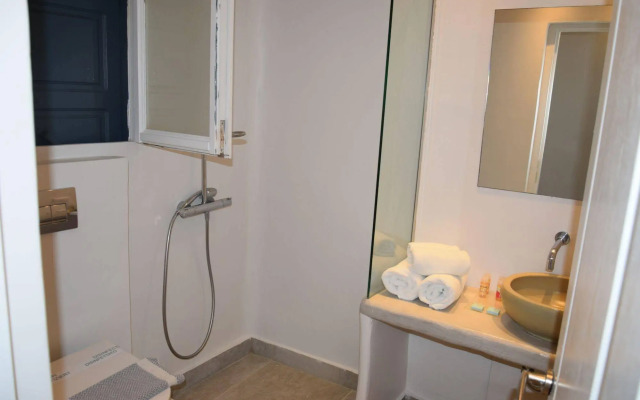 Amaze Suites