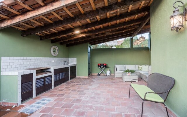 3BR Home with Rooftop & Garage in Centro