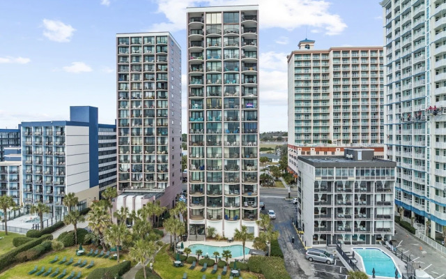 Newly Renovated Oceanfront 1BR Condo