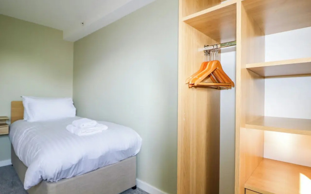 Flat 32 - Marine Court