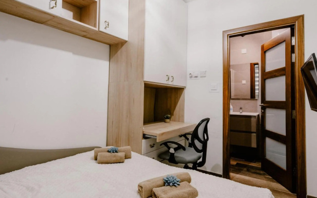 LA88 Bayview Apartment I