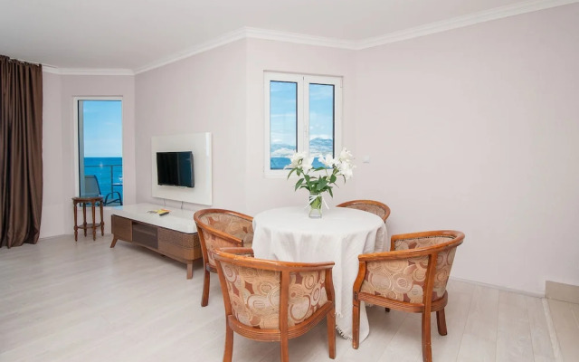 Open Sea Apartments