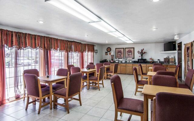 Bridgeway Inn & Suites Portland Airport