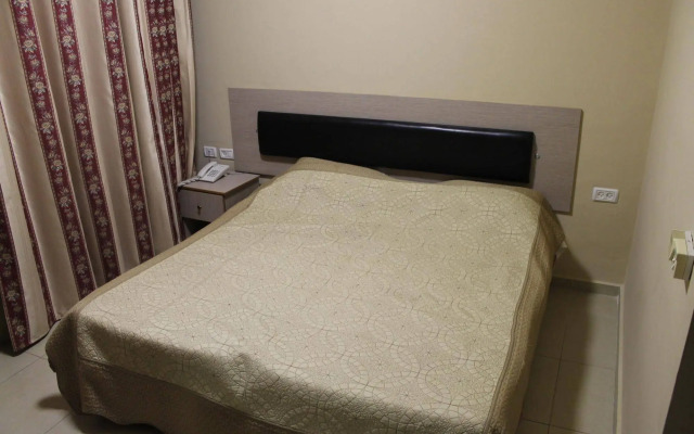 Alexander Hotel