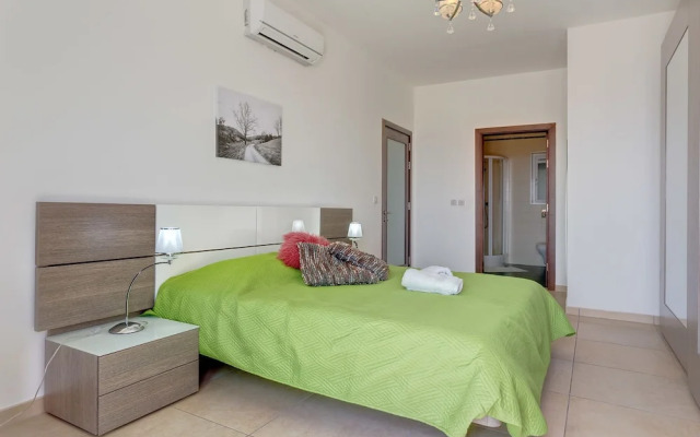 Seaview 3BR Apart inc Pool, Fort Cambridge Sliema