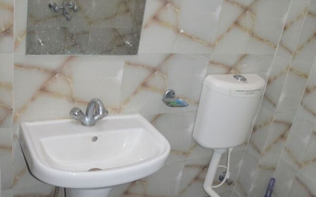 Middle Way Home Stay