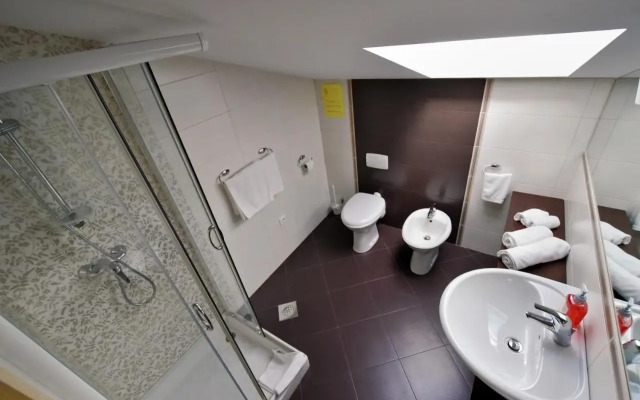 Apartment and Rooms HISA SONCA