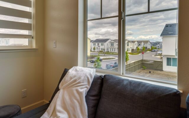 California Midterm Rental With Fenced Yard!