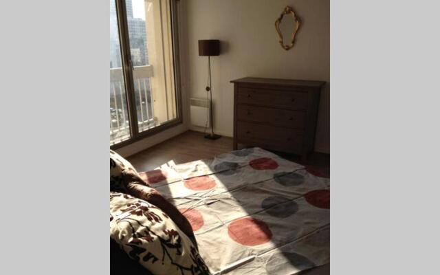 4 min walk to Metro, 60m², renovated, La Défense