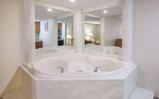Americas Best Value Inn Canton
