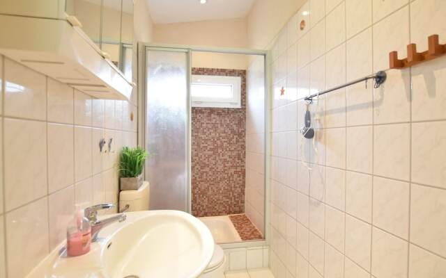 Quaint Bungalow with Garden near Insel Poel