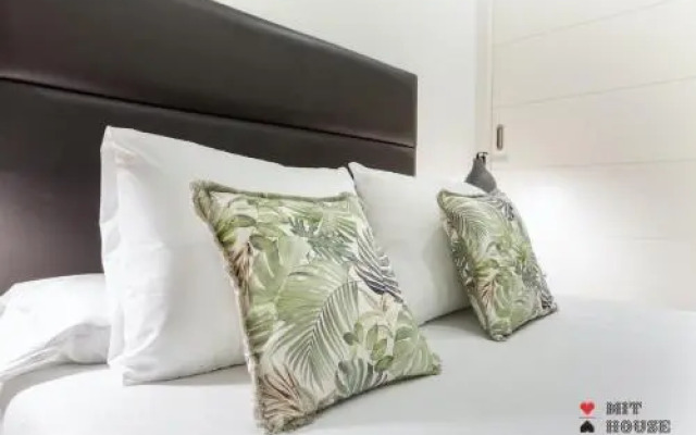 Mit House Universidad En Madrid