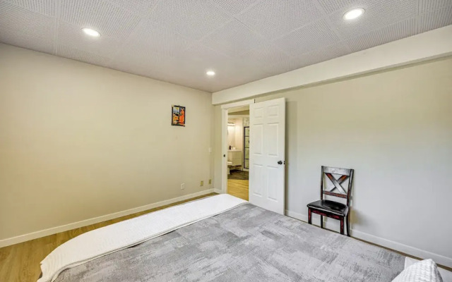 1 Mi to Puget Sound Shores: Modern Des Moines Apt!