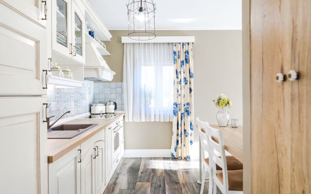 Villa Eleganza With Pool For 9 Guests , Zadar