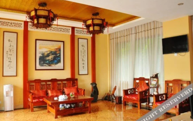 Nongyue Emei Shanju Hostel