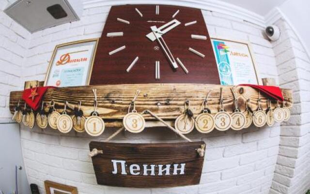 Mini-Hotel At Grandfather Lenin's