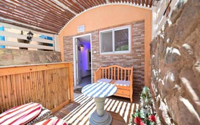 Sweet Home, Only 7 Min to the beach!