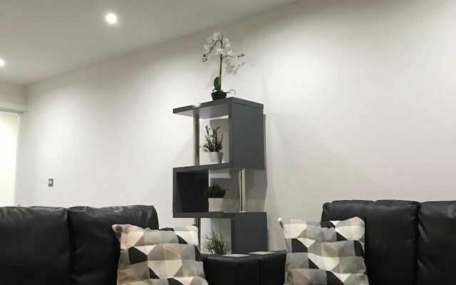 Swift Apartment 5 - Shield House