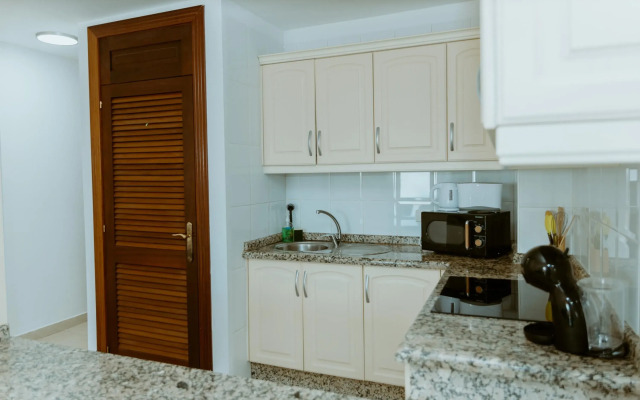 Seaview Splendor 2 Bedroom Modern Comfort
