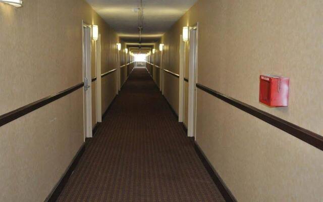 California Palms Hotel & Suites