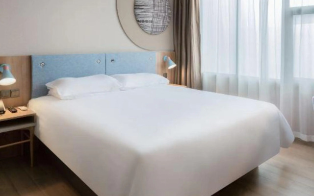 Homeinn · neo (Shaoxing Shangyu Jiefang Road Pedestrian Street)