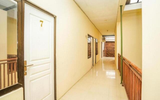 RedDoorz @ Jemursari Surabaya 2