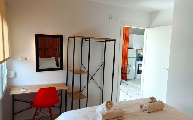 Salonikiou Beach Deluxe Apartments
