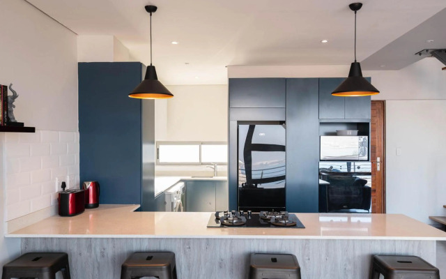 The Bond Square by AirAgents