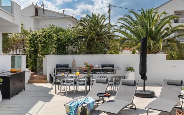 Apartment 5 km From Trogir's Center