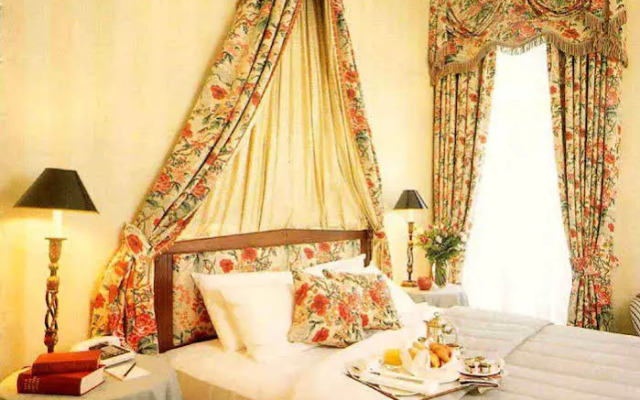 The Gallery Hotel