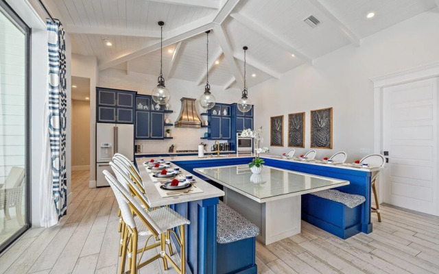 Dream Island 8 Bedroom Home