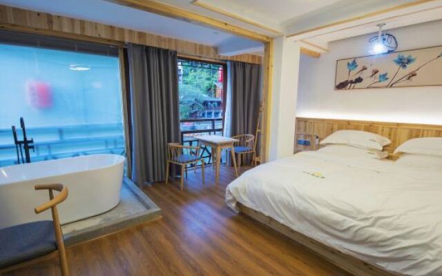 Zuimei Fenghuang Boutique Riverside Guesthouse