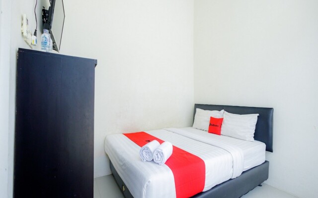 RedDoorz Syariah near Universitas Muhammadiyah Jember