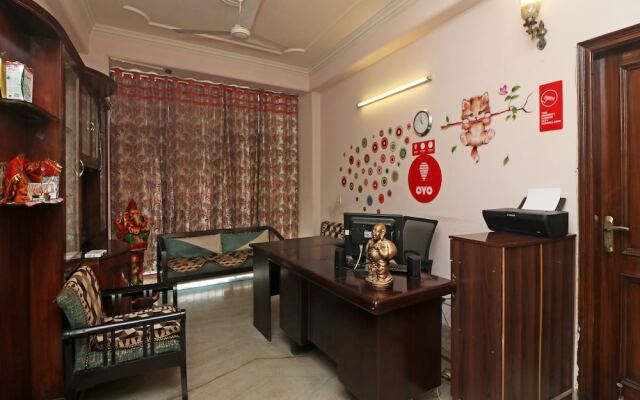 OYO 13235 The Golden Door