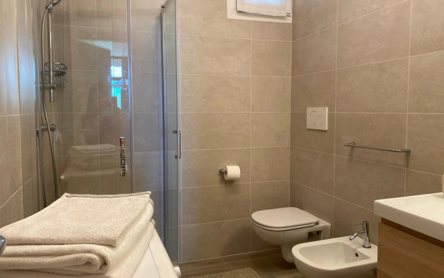 Ampio appartamento vista lago