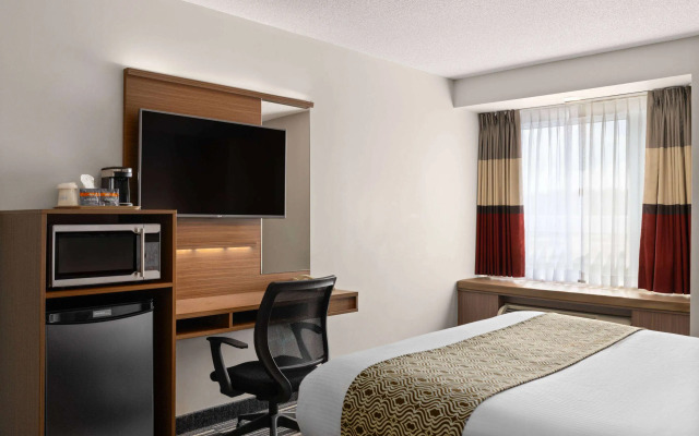 Microtel Inn & Suites by Wyndham Kirkland Lake